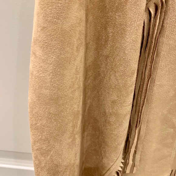 Soft fringed vest - Picture 4 of 5